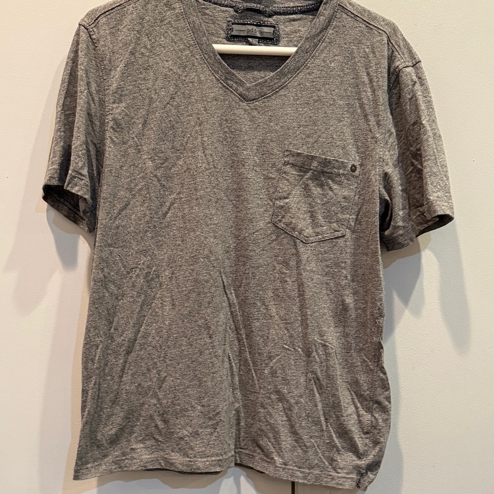 PD&C Men's Heather Gray V-Neck Tee. Size large